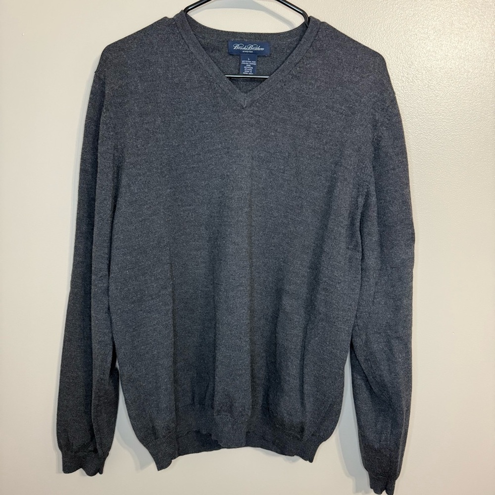 Brooks Brothers Charcoal Grey V-Neck Fine Italian Merino Wool Sweater Men’s L